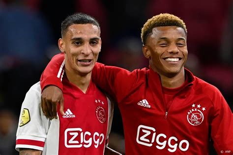 Ajax allows web pages to be updated asynchronously by exchanging data with a web server behind the scenes. Ajax start met Antony, Klaiber, Ekkelenkamp en Traoré ...