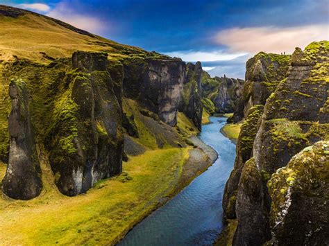Fjaðrárgljúfur As Fantásticas Formações Rochosas De Um Encantador