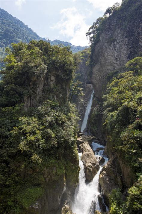 Pailon del diablo waterfall, rio verde waterfall, tungurahua province, ecuadorian andes. Cascata In Banos Santa Agua, Ecuador Immagine Stock ...
