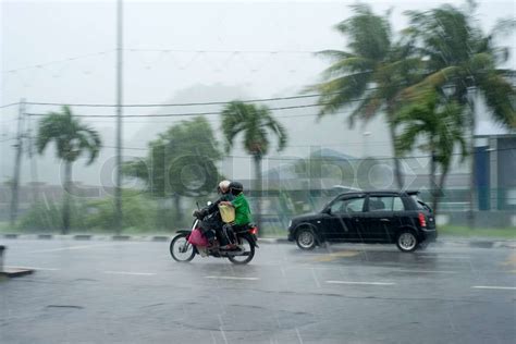 Verkehr In Den Starken Regenfällen In Malaysia Stock Bild Colourbox