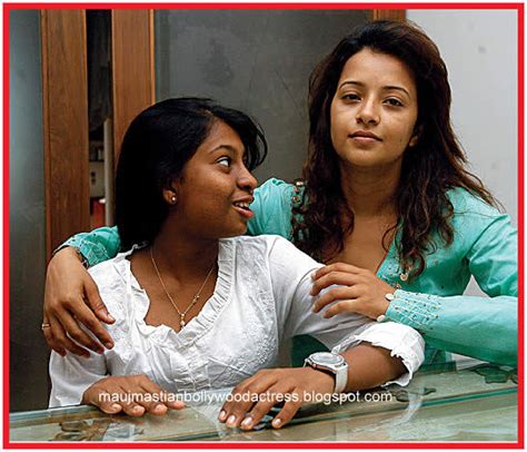 Hot Indian Bollywood Actress Lesbian Kisses