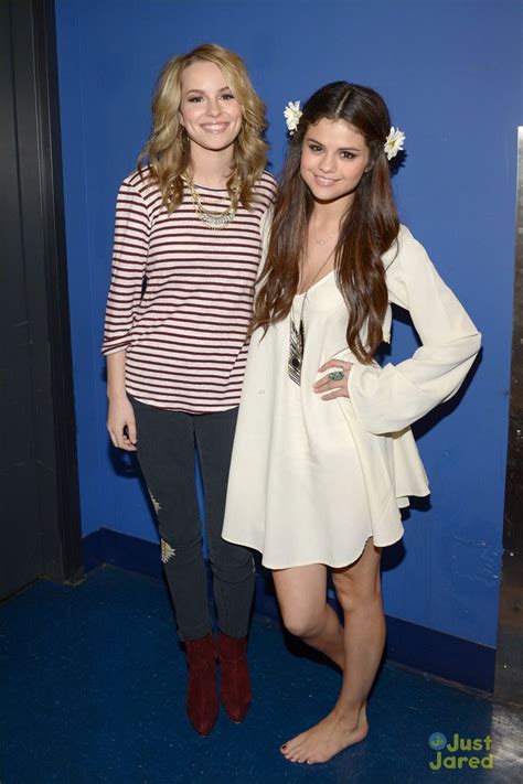 Mundo Fanmania Selena Gomez Y Bridgit Mendler En El Concierto De Unicef