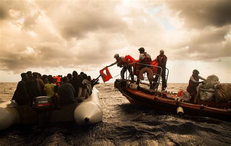 Mais De Um Milhar De Migrantes Resgatados Do Mediterrâneo Zap Notícias