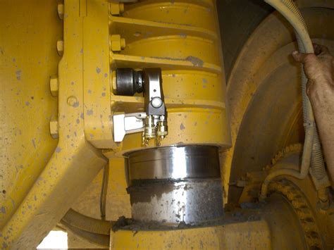 Controlled Tightening On Dump Truck Suspension Struts Enerpac