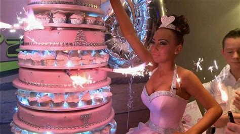 Big Fat Gypsy Weddings Bride Takes To The Streets In Stone Dress To