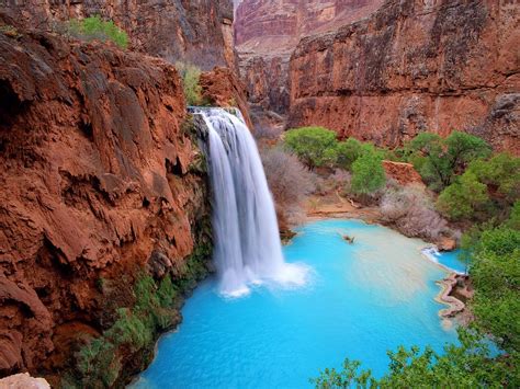 10 Amazing Waterfalls Around The World You Need To See For