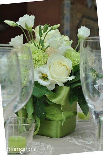 Siete appassionati di fiori bianchi? centrotavola verde con fiori bianchi per la tavola del ...