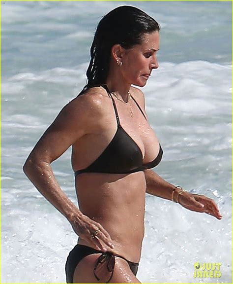 Photo Courteney Cox Flaunts Her Amazing Beach Body At 52 06 Photo