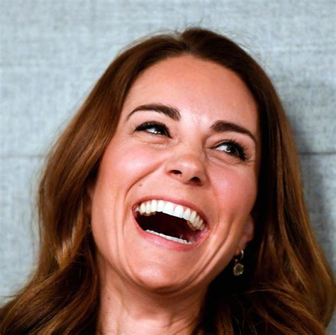 Kate Middleton Y Su Inesperada Reacción Cuando Su Hija Le Saca La Lengua A Los Fotógrafos