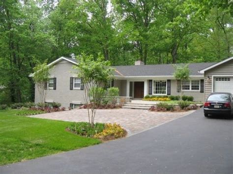 Parking Pad In Front Driveway Design House Front Front Garden