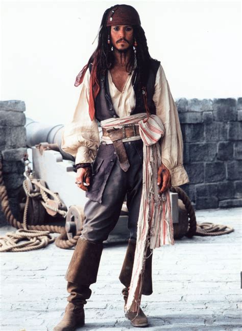 While orlando bloom, geoffrey rush and keira knightley all do amazing jobs with their parts, there really is no denying that johnny depp's jack sparrow is the star. Johnny Depp As Captain Jack Sparrow - Disney Photo ...