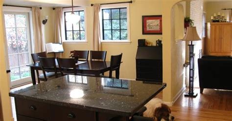 Painting the walls in my kitchen and mudroom with benjamin moore windham cream. Benjamin Moore Windham Cream~ Just painted my foyer and ...