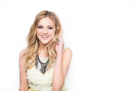 Kelsea Ballerini Tops The Country Radio Airplay Charts With Debut