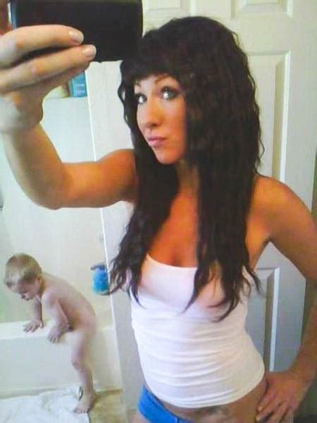 Mom Selfie Fails Courtesy Of The Worst Mothers On The Planet Pics