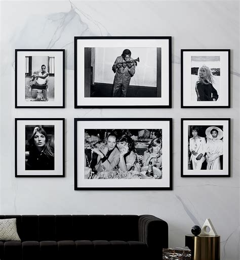 Different Ways to Display Black + White Art | Centsational ... Once you choose your gallery wall pictures, it's a good idea to lay out your design on the floor before you hang pictures on the wall.