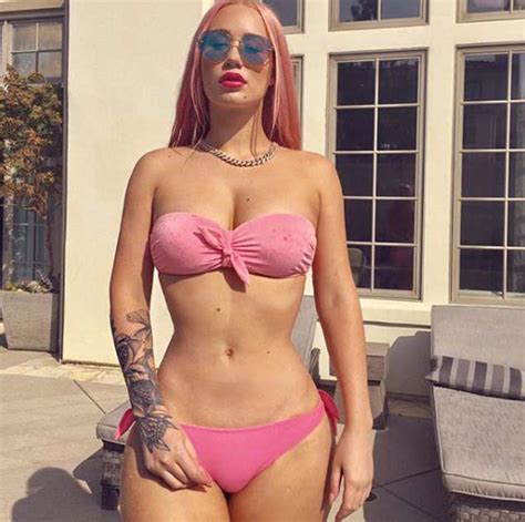 Iggy Azalea Looks Almost Unrecognisable In Raunchy Lingerie Selfie Daily Mail Online