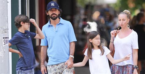 E poi c'è violet dagli occhi tristi, la sua ex. Andrea Pirlo con Valentina Baldini e figli: prima vacanza ...