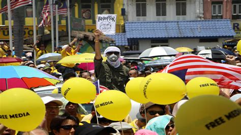 Yellow Protesters Unafraid Calling For Pms Resignation Malaysia Al