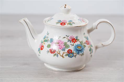 Vintage Floral Teapot 4 Cup Sadler England 70s Flower Teapot With