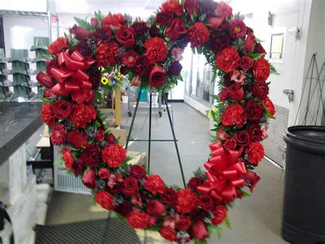 Heart Shaped Remembrance Wreath Made Of Red Roses Red Motsomoto Asters