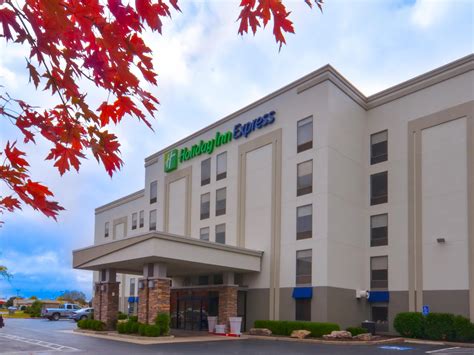 Hotel in Fayetteville, AR | Holiday Inn Express & Suites Fayetteville