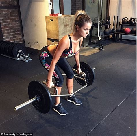 Renae Ayris Flexes Her Biceps In Weight Lifting Gym Reveal Daily Mail