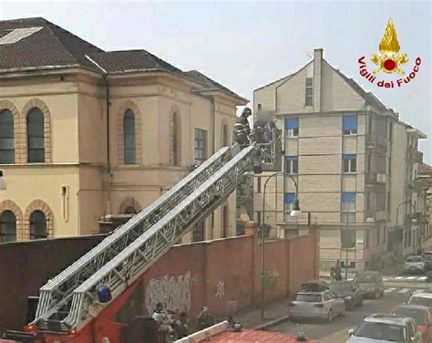 Immediatamente si sono precipitati sul posto, a fianco del. TORINO - Incendio in un condominio di via Bricca; evacuate ...