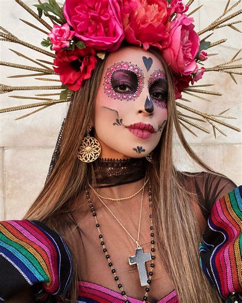 One Way People Celebrate Día De Los Muertos Or Day Of The Dead Is Through Costumes Check Out