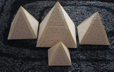 Árbol De Navidad Con Cajas De Cartón Paso 5 Hacer Tres Pirámides De