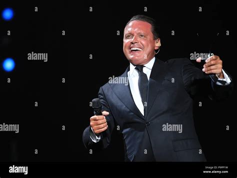 Mexican Singer Luis Miguel During His Concert At The Multipurpose