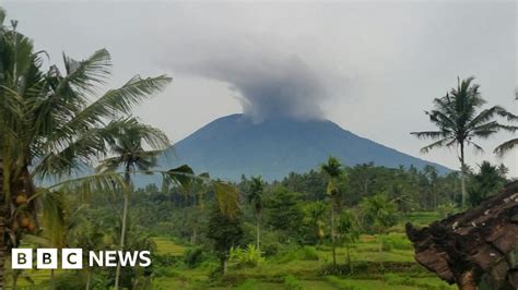 Thousands Leave Their Houses As Mount Agung Volcano Erupts Bbc News