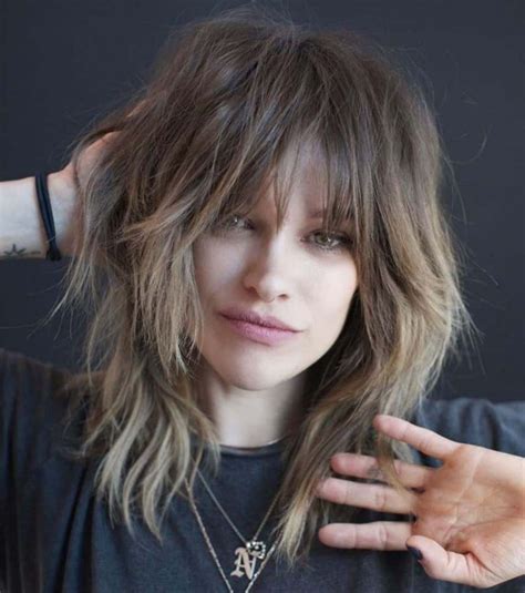 22 Shoulder Length Layered Hairstyles With Bangs Hairstyle Catalog