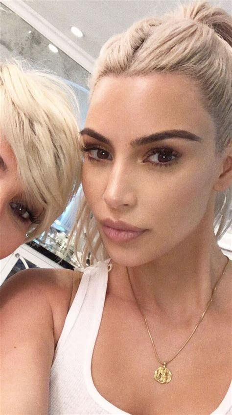 Pinterest Deborahpraha ♥️ Kim Kardashian Wearing Natural Makeup Look Classic Eye Makeup Soft