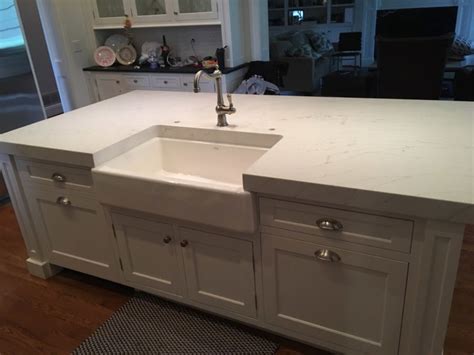 Bellingham™ countertops with a bryn edge. Quartz