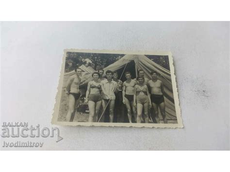 Снимка Мъже и жени по бански пред палатки Стари снимки Изделия от хартия balkanauction