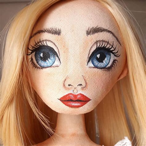 Блондиночка Новенька лялечка Неймовірні очі що скажете