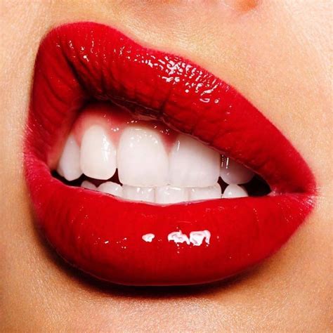 Il Makiage Lip Gloss Fancy Red Lips Aesthetic Fancy Gloss Lip Makiage In 2020 Red Lip Gloss