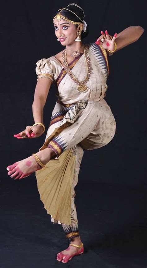 Bharatnatyam Dance Classes In Hyderabad Bharatanatyam Poses Dance Of