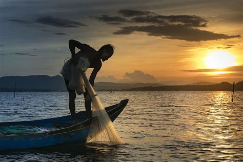 Hd Wallpaper Fisherman On Seashore The Fishermen Fishing The Work