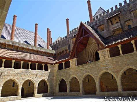 .de bragança de guimarães foi mandado construir no século xv por d. Viajar de Mochila às Costas: Paço dos Duques de Bragança ...