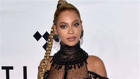 Beyonce Celebrates Motherhood With More Pregnancy Photos Bbc News