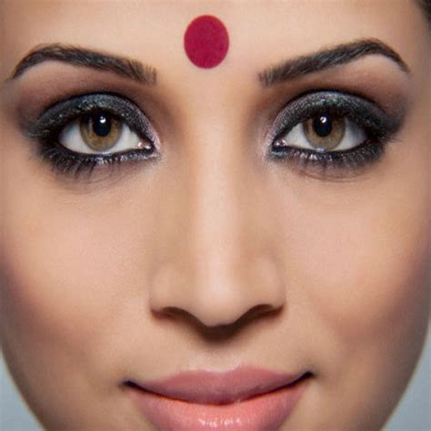 5 Reason Why Indian Women Wear Bindi Slide 5