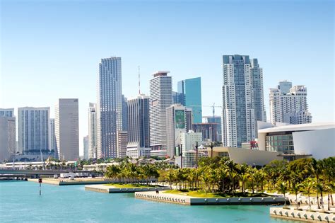 Downtown Miami The Center Of Business And Shopping In Miami Go Guides