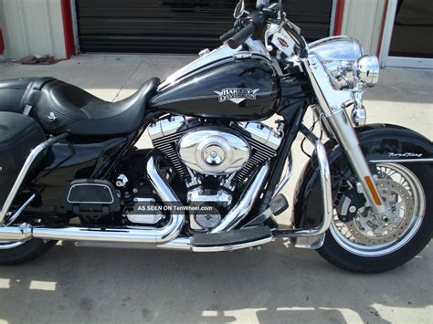 The 2012 my harley davidson flhrc road king classic mainly addresses that category of riders who want a compromise between a classic, american cruiser look and a machine that offers higher levels. 2011 Harley Davidson Flhrc Road King Classic