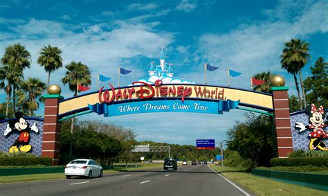 File:Walt Disney World Resort entrance.jpg - Wikimedia Commons