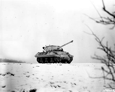 Photo M36 Jackson Tank Destroyer Camouflaged In White