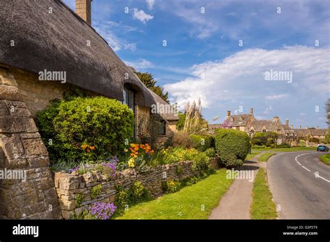 Thatched Cottages At Chipping Campden Cotswold Gloucestershire