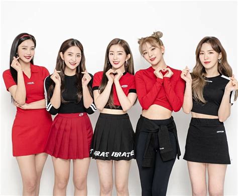 A choreographer who works with red velvet said: Red Velvet Official Trash 🎀 on Instagram: "GIRLS💚💜💗💛💙 we ...