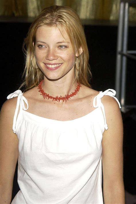 Top 999 Amy Smart Wallpaper Full Hd 4k Free To Use