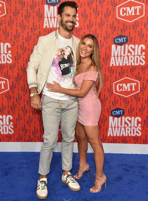 Eric Decker Rocks Shirt Featuring Wife Jessies Face At Cmt Awards